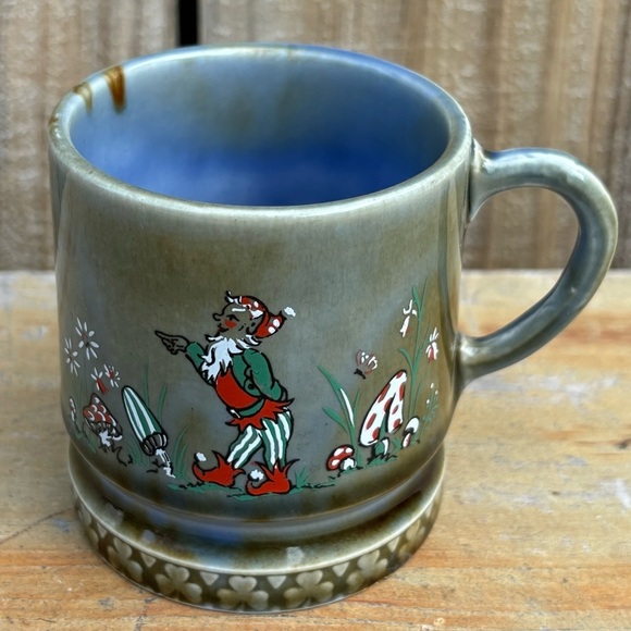 Wade Irish Porcelain Leprechaun & Mushrooms Children's Mug 1950s Size 6oz - Picture 1 of 6